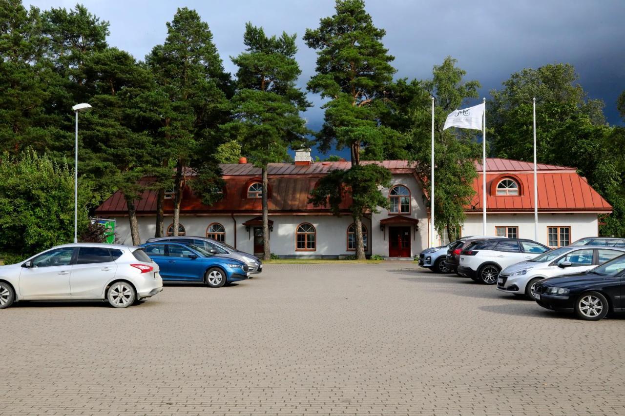 Saka Manor Hotel Exterior photo